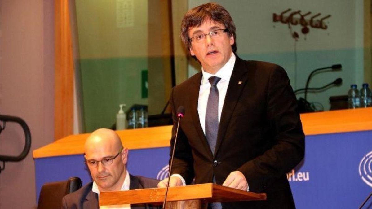 Carles Puigdemont, durante su conferencia en el Parlamento Europeo.-ACN / LAURA POUS