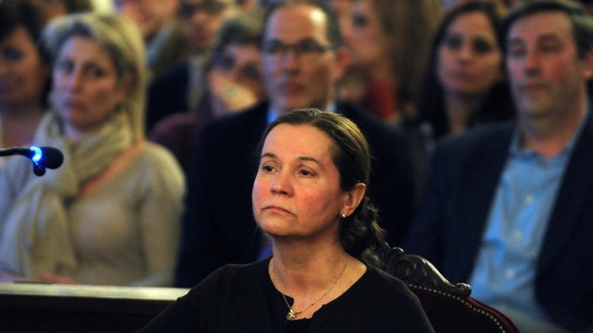 Montserrat González, acusada de la muerte de la presidenta de la Diputación de León, Isabel Carrasco, durante su declaración en el juicio que tiene lugar en la Audiencia Provincial de la capital leonesa.-J. Casares