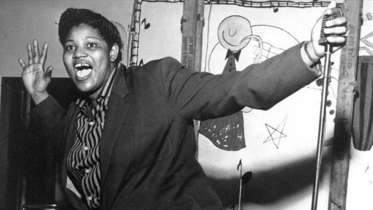 Big Mama Thornton, en una actuación-