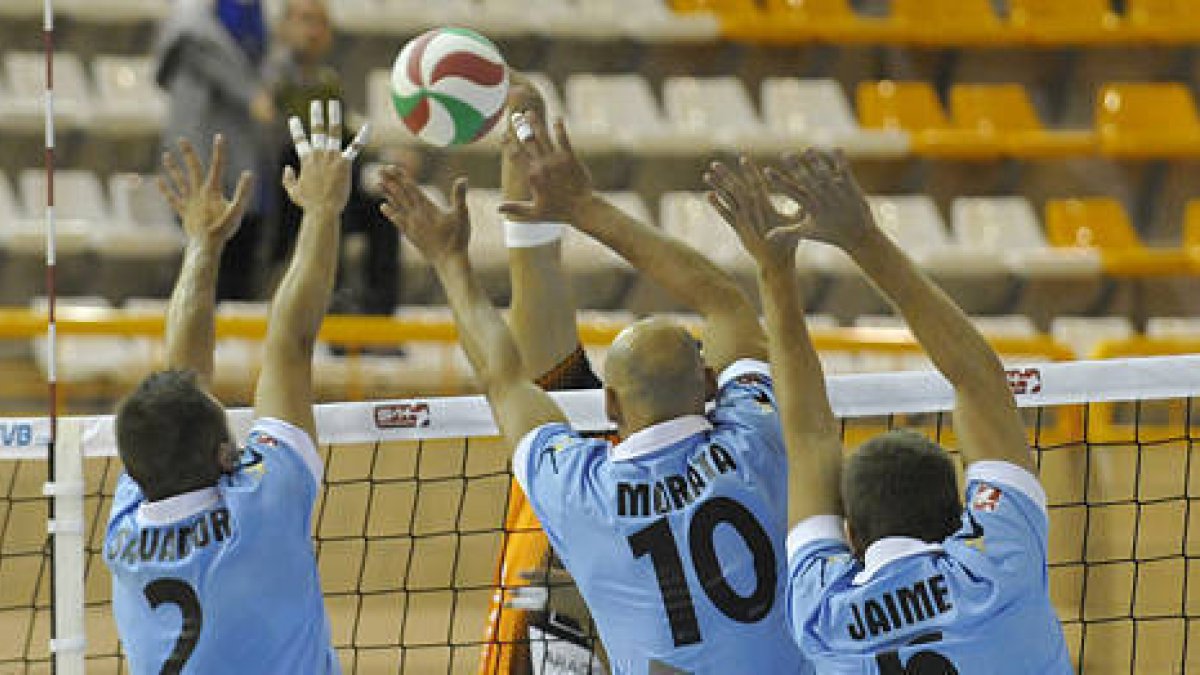 Los sorianos visitan esta tarde a Ibiza Voley. / DIEGO MAYOR-