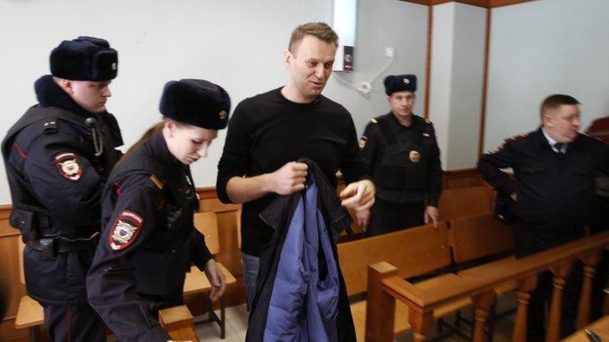 El líder opositor ruso Alexéi Navalni, durante un juicio el pasado marzo en Moscú.-EPA