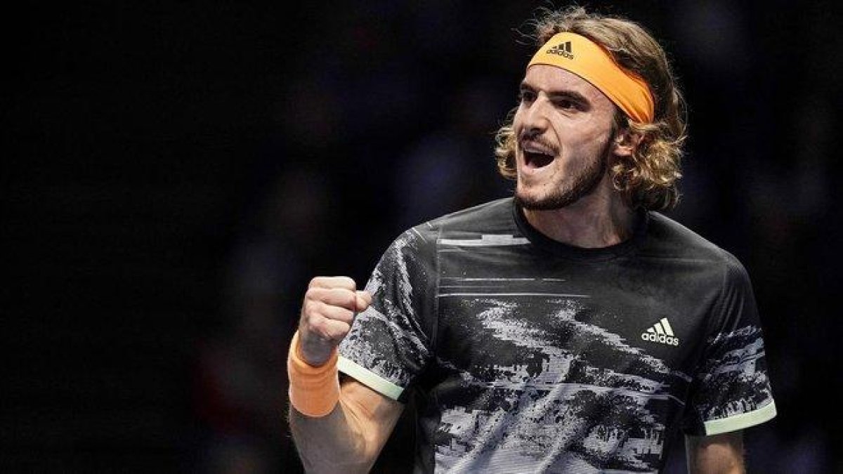 Tsitsipas celebra un punto.-