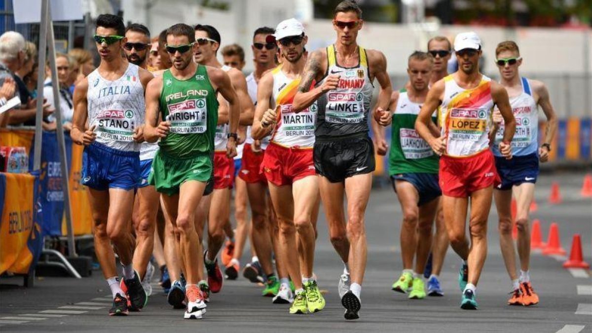 Álvaro Martín, en el grupo delantero, antes de destacarse y ganar el título europeo en Berlín.-AFP / ANDREJ ISAKOVIC