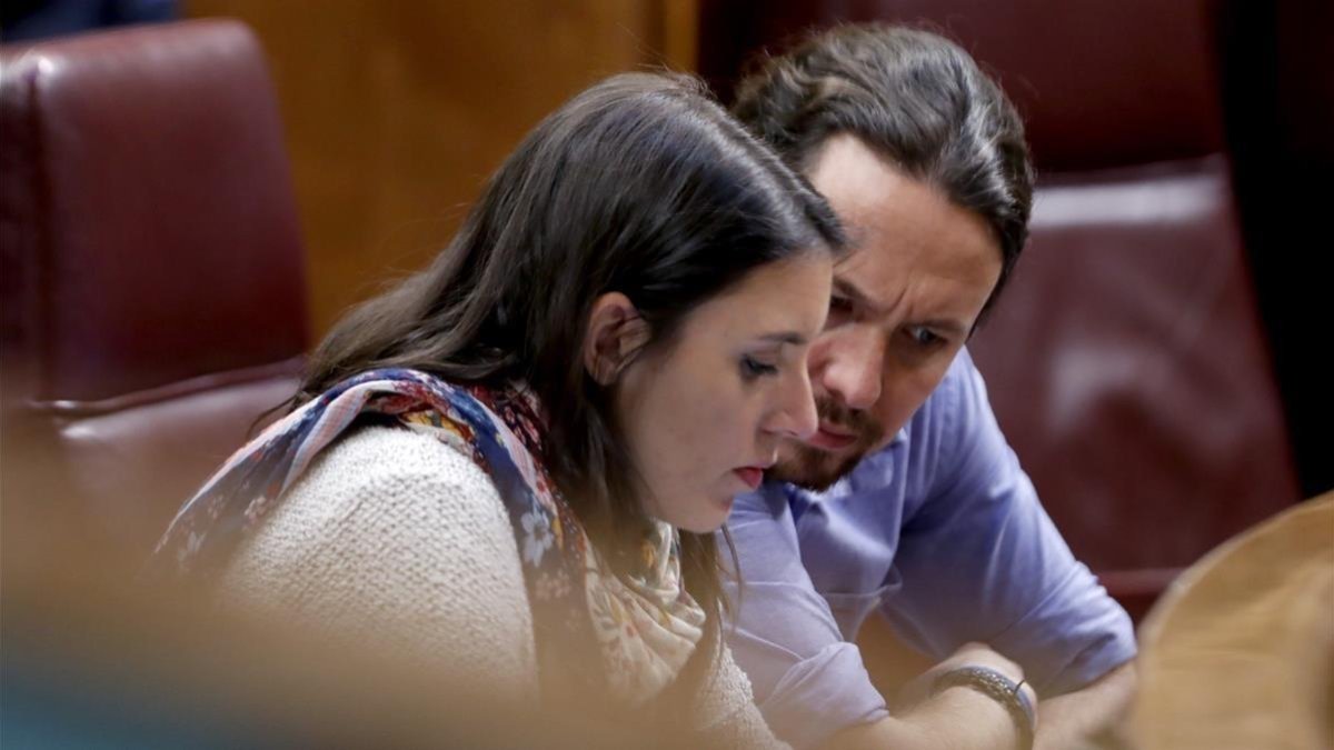 La portavoz parlamentaria en el Congreso, Irene Montero, y el secretario general, Pablo Iglesias, el pasado 21 de mayo, en el Congreso.-EFE / JAVIER LIZON