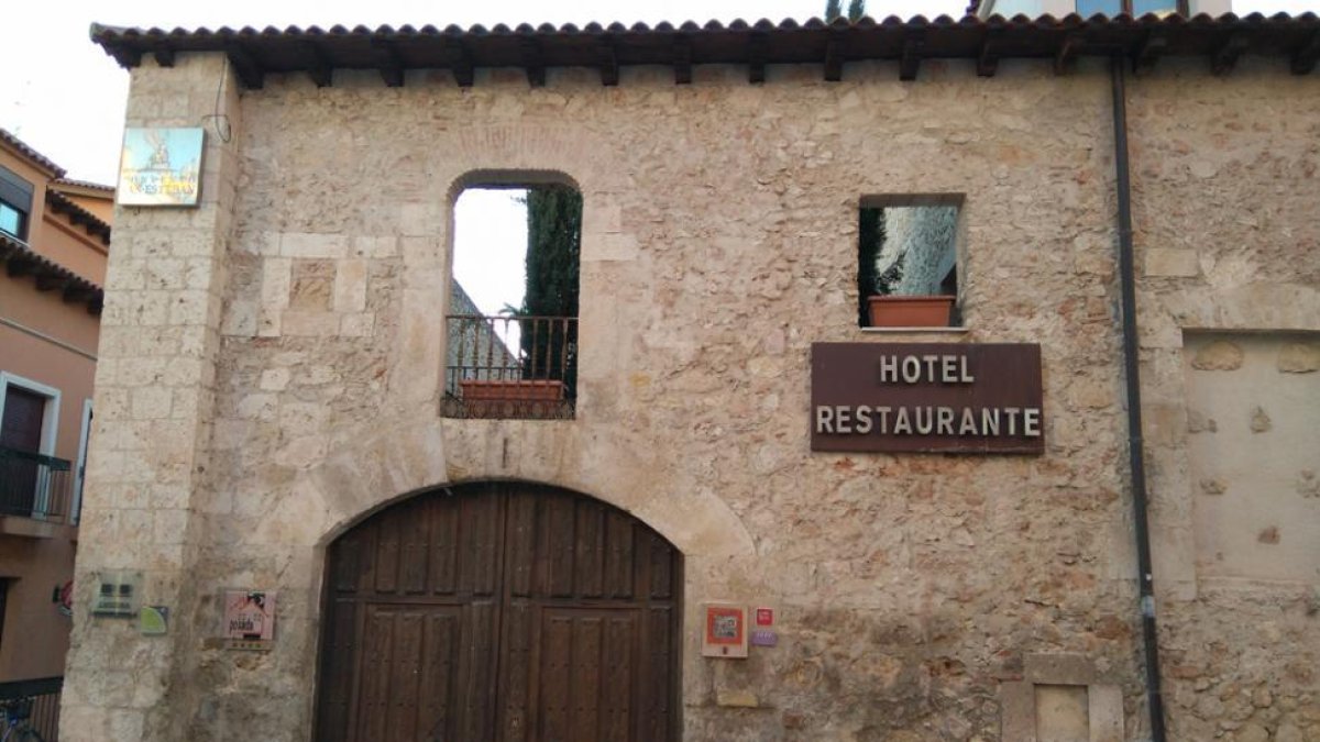 Fachada del hotel Convento de San Esteban.-A.H.