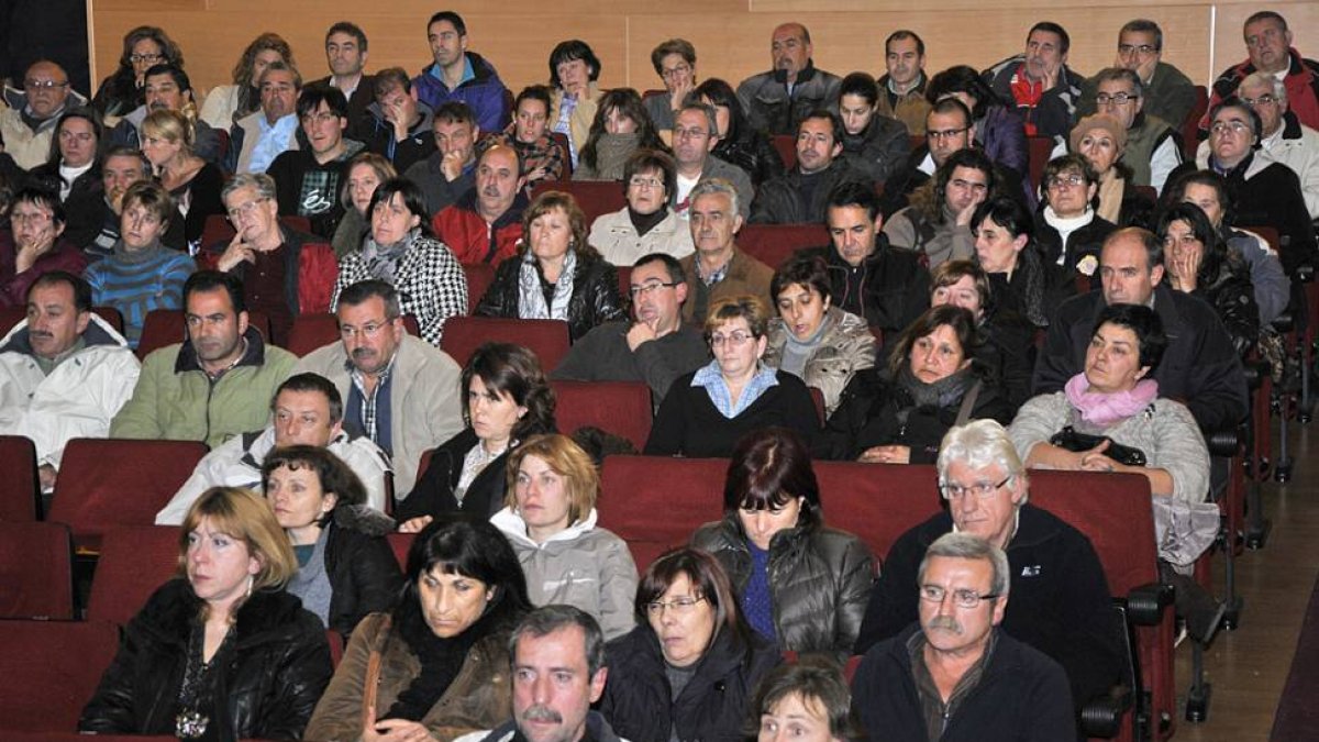 Asamblea de extrabajadores de Puertas Norma.-ÁLVARO MARTÍNEZ
