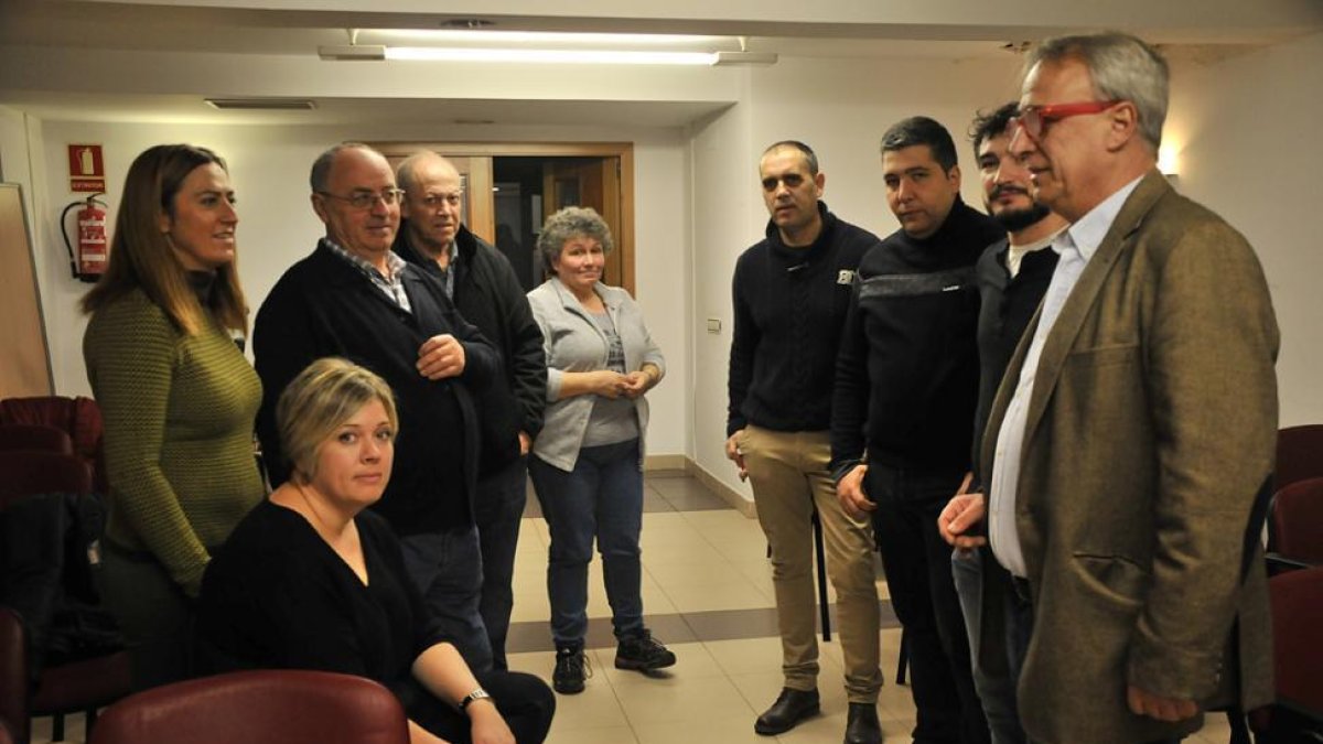 Asistentes a la reunión de ayer.-María Ferrer