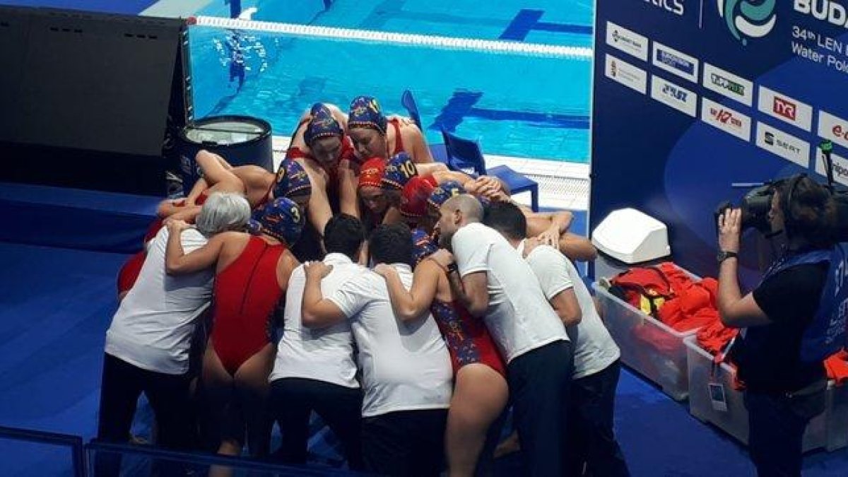 Las jugadoras españolas se conjuran antes del partido contra Alemania.-RFEN
