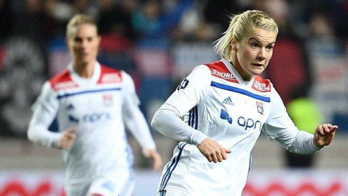 Ada Hegerberg, en un partido del Lyón de esta temporada.-AFP / FRANCK FIFE