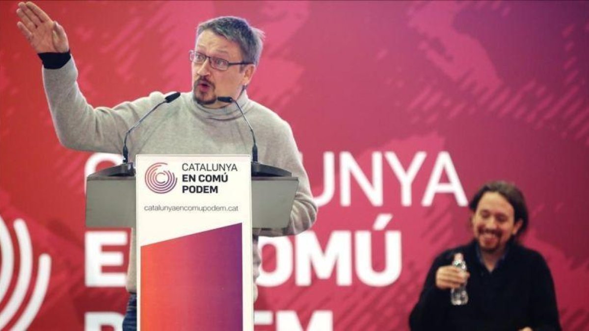 Xavier Domènech, en un mitin en Sant Adrià del Besós, con Pablo Iglesias.-RICARD CUGAT