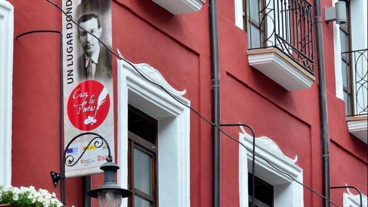 La fachada del Casino. / ÁLVARO MARTÍNEZ-