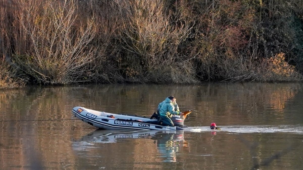 Los GEAS de la Guardia Civil localizan el ultraligero desaparecido en Valladolid. MÍRIAM CHACÓN