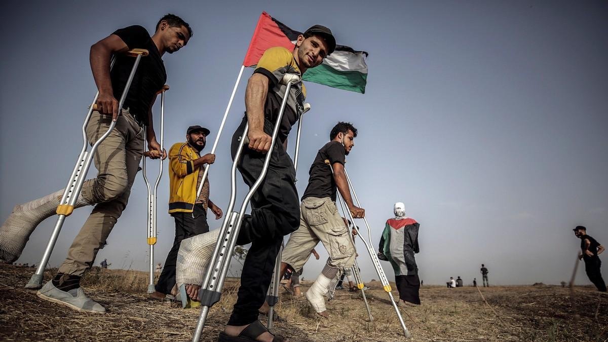 Palestinos heridos protestan en Gaza el pasado día 25.-MOHAMMED SABER (EFE)