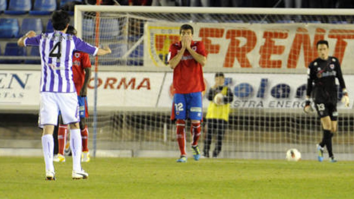 El Numancia perdió en casa ante el Real Valladolid. / ÁLVARO MARTÍNEZ-