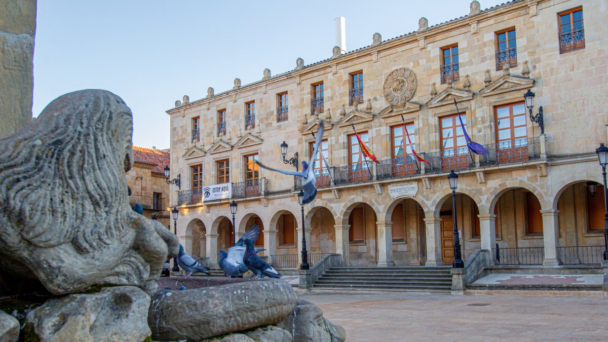 Edificio del Ayuntamiento, en la plaza Mayor de la capital. MARIO TEJEDOR