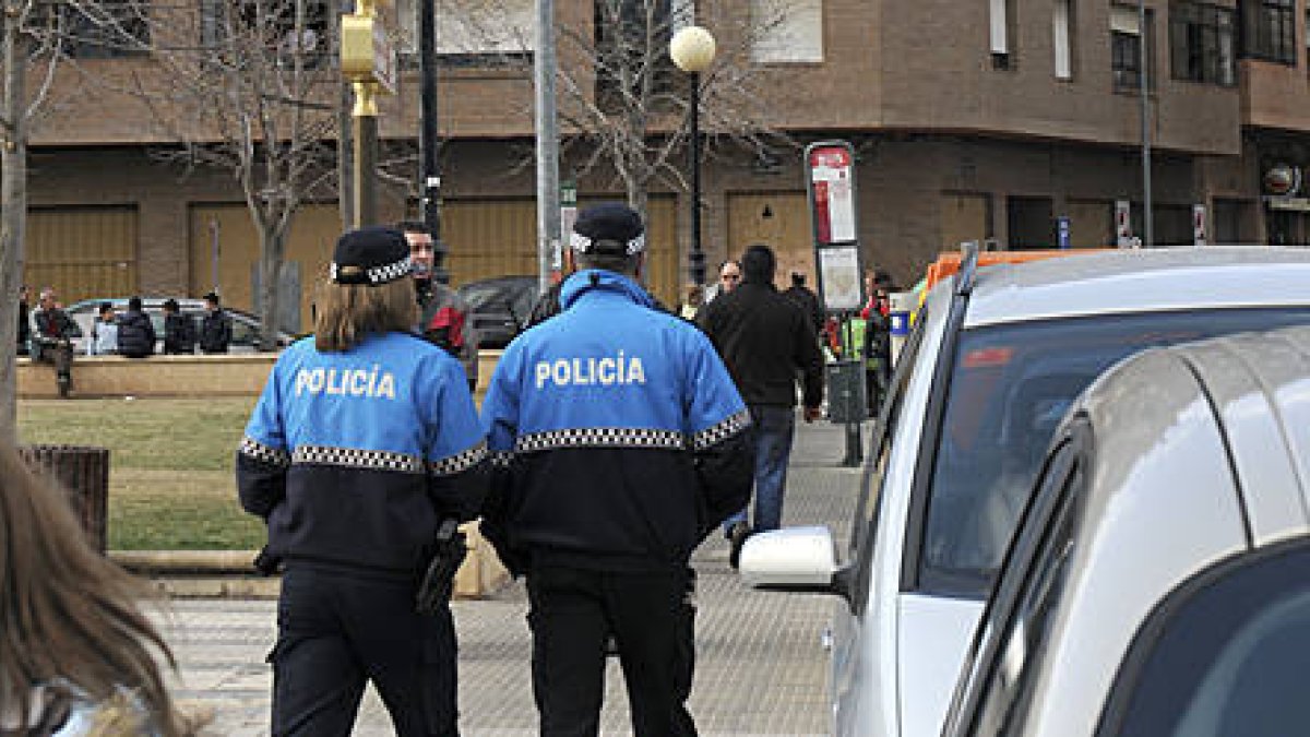 Agentes de la Policía Local de Soria. / VALENTÍN GUISANDE-