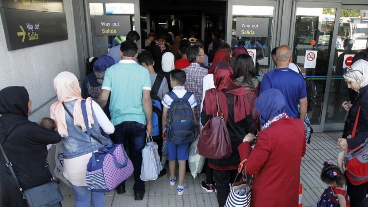 Llegada de 155 refugiados sirios procedentes de Líbano a España en cumplimiento del Programa Nacional de Reasentamiento.-ICAL