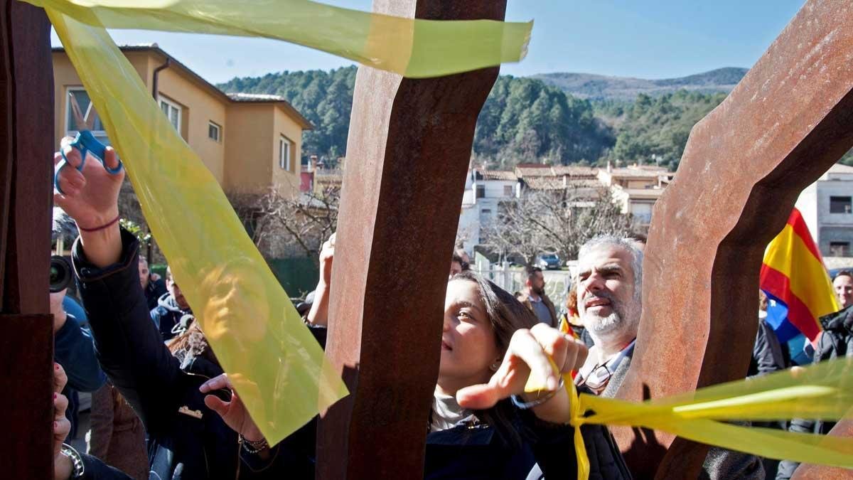 Arrimadas retira lazoas amarillos en Amer.-