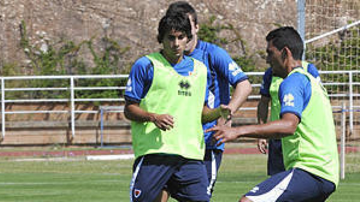 Víctor Andrés durante un entrenamiento de pretemporada. / ÁLVARO MARTÍNEZ-