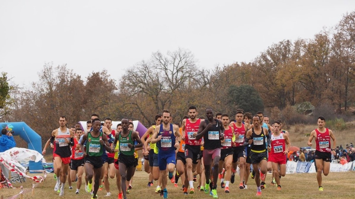Salida de la carrera absoluta masculina esta mañana en Valonsadero. HDS