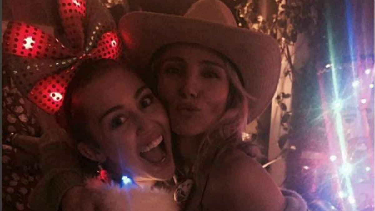 Elsa Pataky y Miley Cyrus, en una imagen que ambas han colgado en sus respectivas cuentas de Instragram.-INSTAGRAM