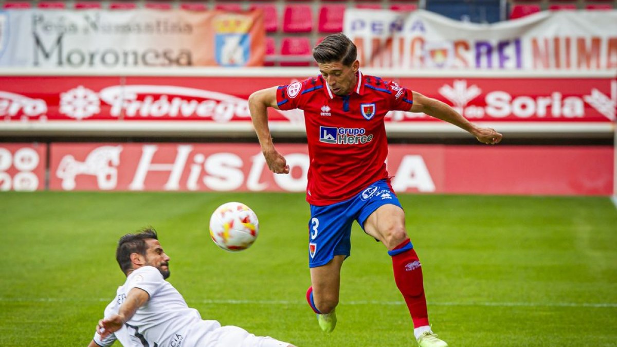 Jaume Pol se perderá el partido de este sábado ante el Bilbao Athletic. MARIO TEJEDOR