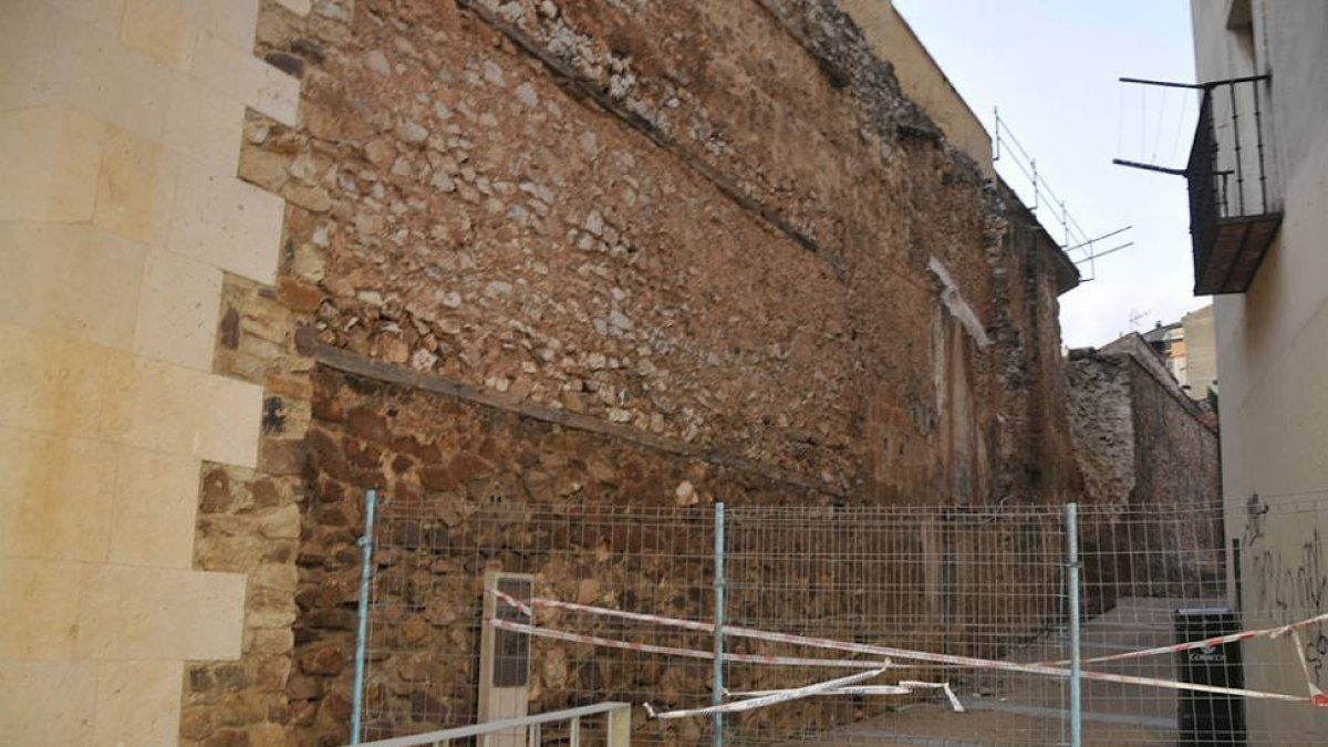 La muralla en la zona del Vergel.-VALENTÍN GUISANDE