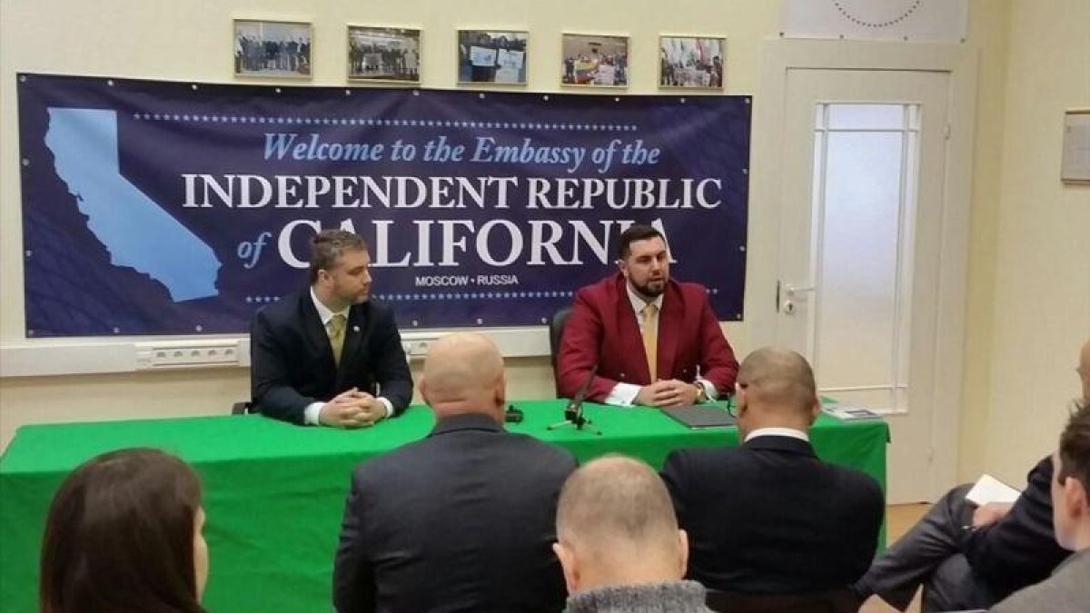 Presentación en Moscú de la 'Embajada de la República Independiente de California'.-'EMBAJADA' DE LA REPÚBLICA INDEPENDIENTE DE CALIFORNIA