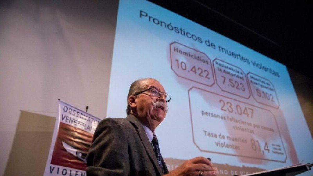 Roberto Briceno Leon director de la ONG Observatorio Venezolano de Violencia OVV presente su informe anual sobre la cantidad de homicidios en el pais en Caracas Venezuela.-EFE