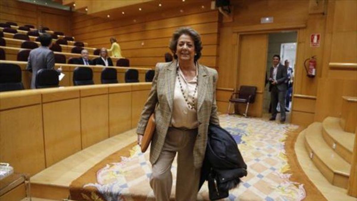 Rita Barberá acude a un pleno del Senado.-AGUSTÍN CATALÁN