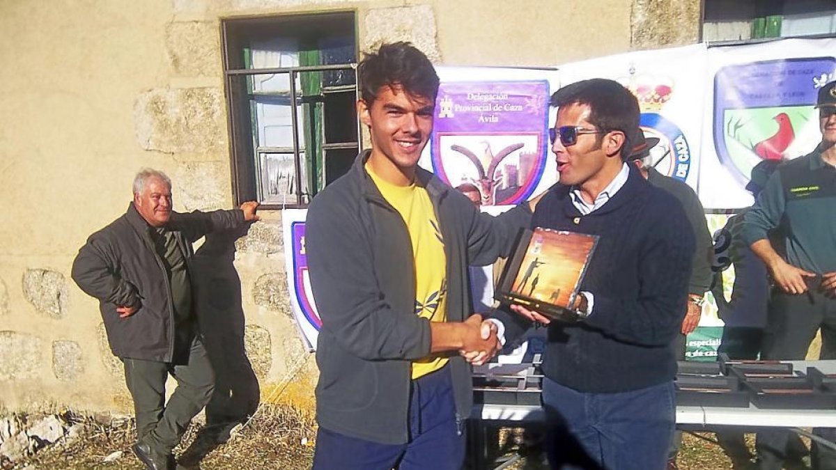 El cazador segoviano Víctor Pérez Pozo, campeón autonómico de caza menor con perro de 2017.-- LEONARDO DE LA FUENTE