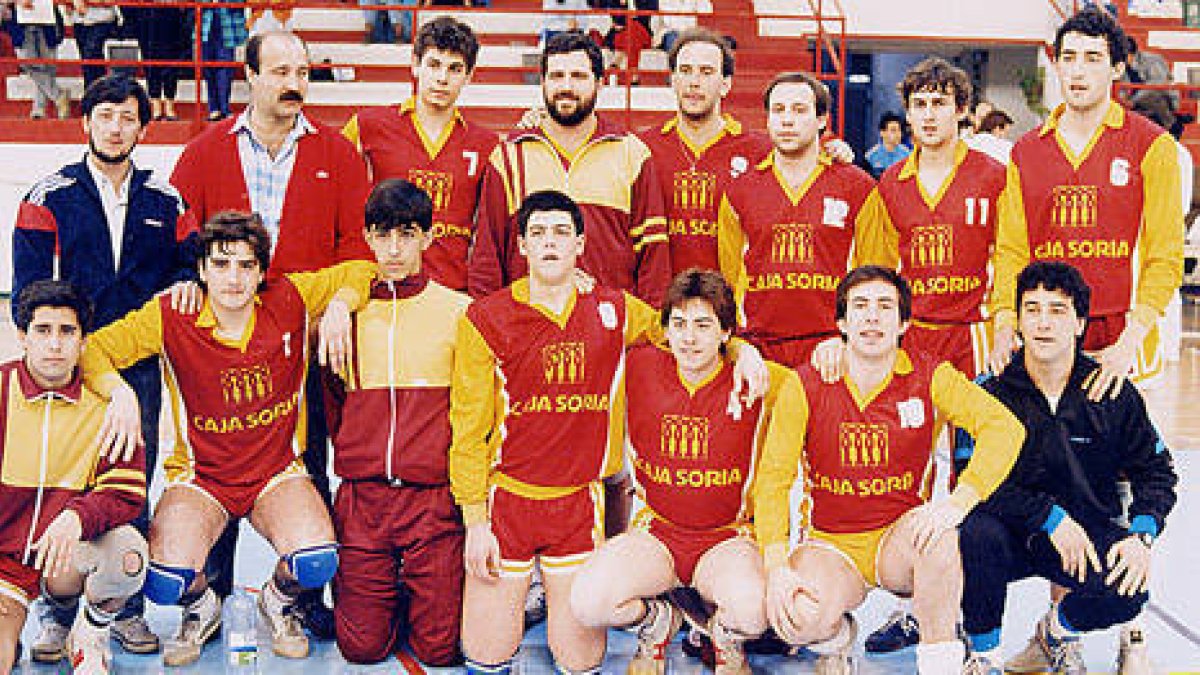 Plantilla del San José que subió a la máxima categoría hace 25 años. / Fundación C.D. Numancia-