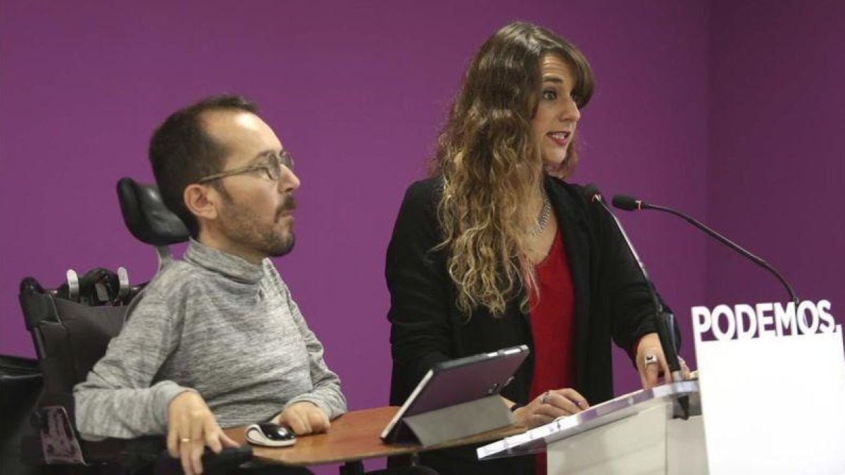 Rueda de prensa tras el Consejo de Coordinación de Podemos a cargo de sus portavoces, Pablo Echenique y Noelia Vera.-DAVID CASTRO