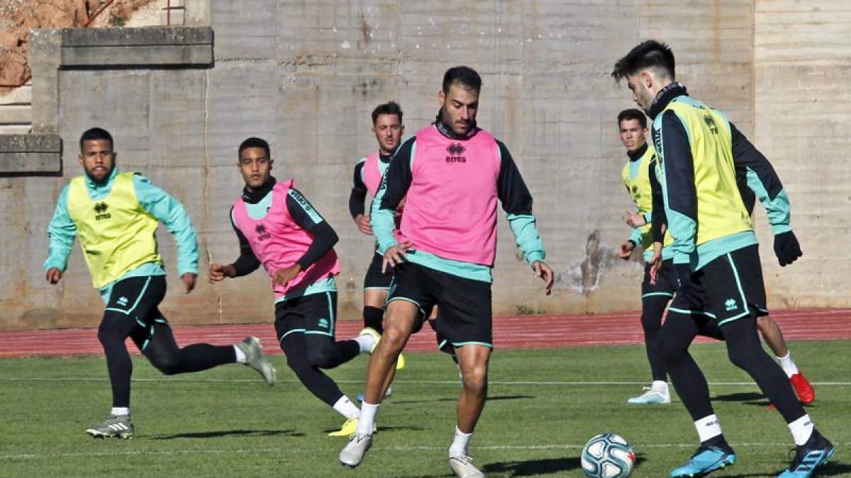 El Numancia quiere acabar con la sequía de victorias ganando esta noche al Girona.-Mario Tejedor