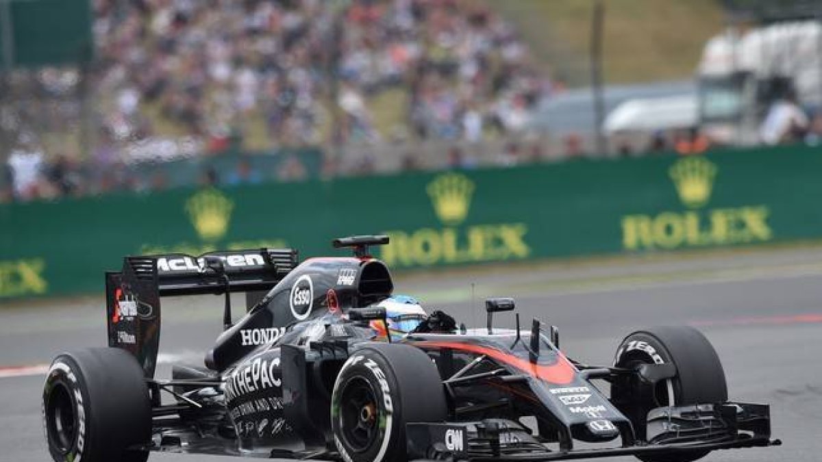 Fernando Alonso, durante el Gran Premio de Inglaterra de F-1 disputado en Silverstone, este domingo.-Foto: AFP / ANDREJ ISAKOVIC