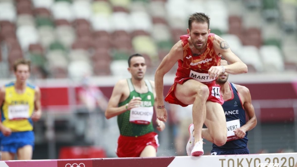 Sebastián Martos en la segunda serie de los 3.000 obstáculos de los Juegos Olímpicos de Tokio. RFEA