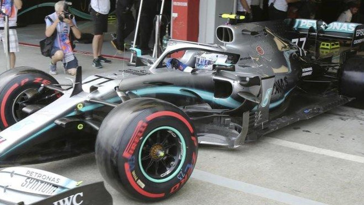 El finlandés Valtteri Bottas ha sido, con su flamante Mercedes, el más rápido hoy en Suzuka (Japón).-AP / TORU TAKAHASHI