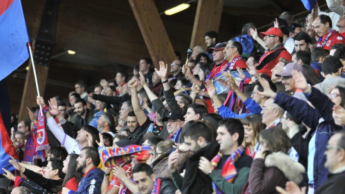 La grada de Los Pajaritos presentará un gran ambiente para presencia el vital partido de los numantinos ante el Oviedo.-Luis Ángel Tejedor