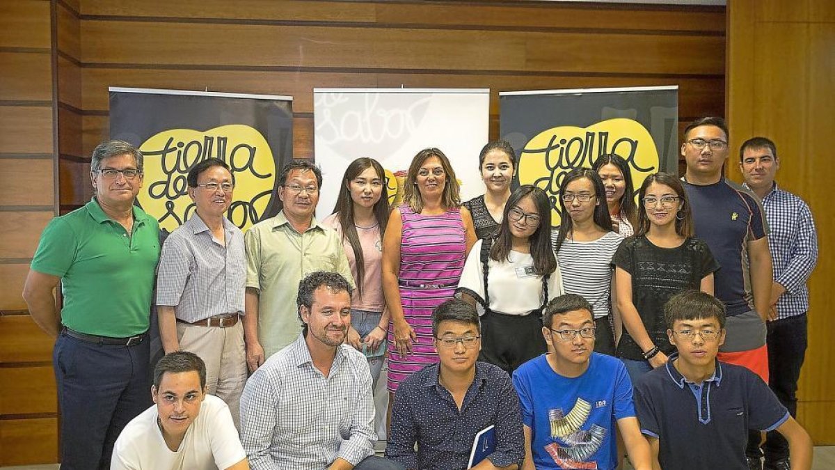 Milagros Marcos recibe a profesionales de la Universidad china de Beifang-Ningxia.-ICAL