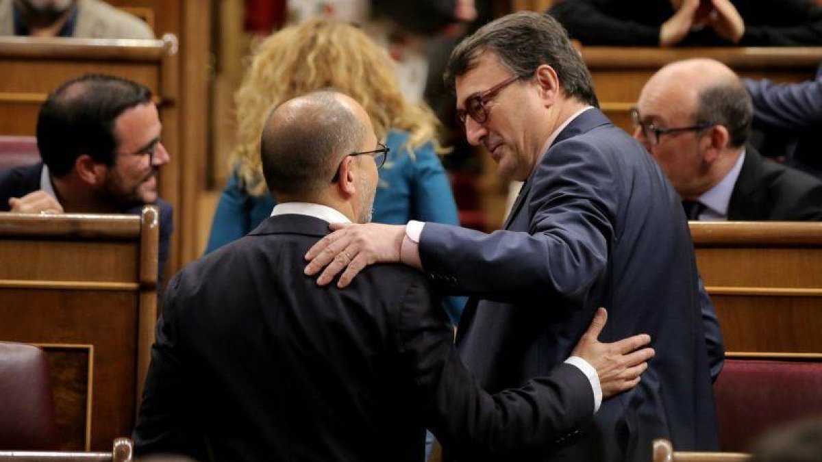 Los portavoces en el Congreso de los Diputados del PNV, Aitor Esteban, y del PDECat, Carles Campuzano.-JOSÉ LUÍS ROCA (EL PERIÓDICO)