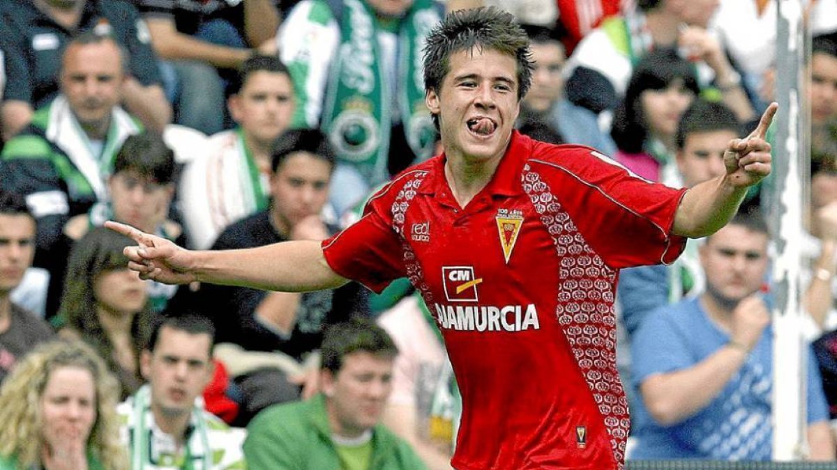 Aquino debutaba con el Murcia en Segunda con sólo 16 años.-El Mundo Valladolid
