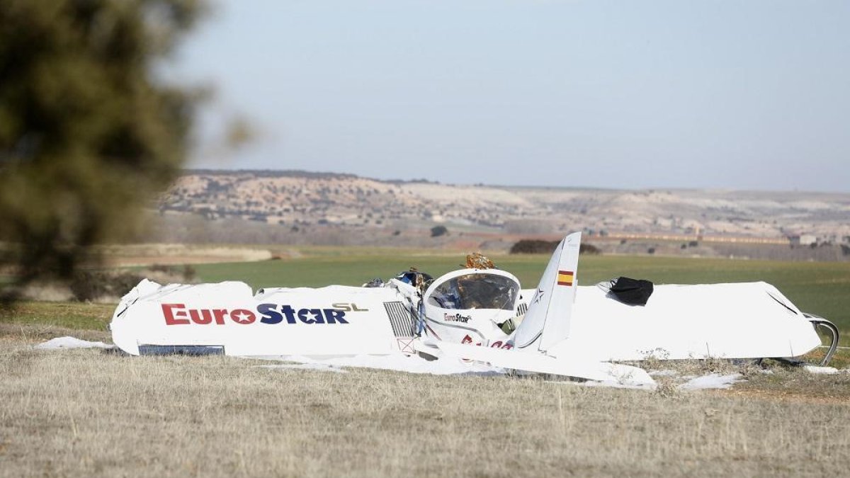 Imagen de la avioneta caída en el aeródromo de Corral de Ayllón, en Segovia.-- ICAL