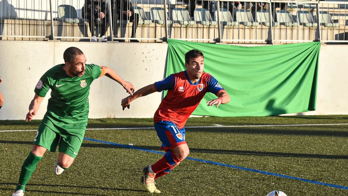 Carrillo, uno de los fichajes de invierno, en el partido ante el Cerdanyola. HDS