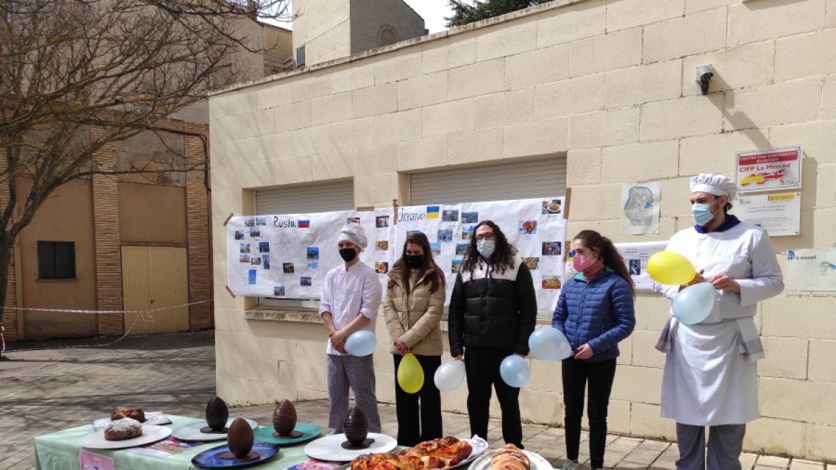 Detalle del acto de sensibilización con Ucrania realizado por el CIFP La Merced. HDS