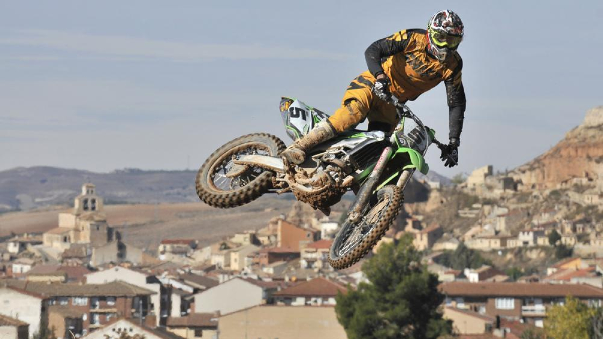 Un piloto durante una prueba de motrocross.-HDS