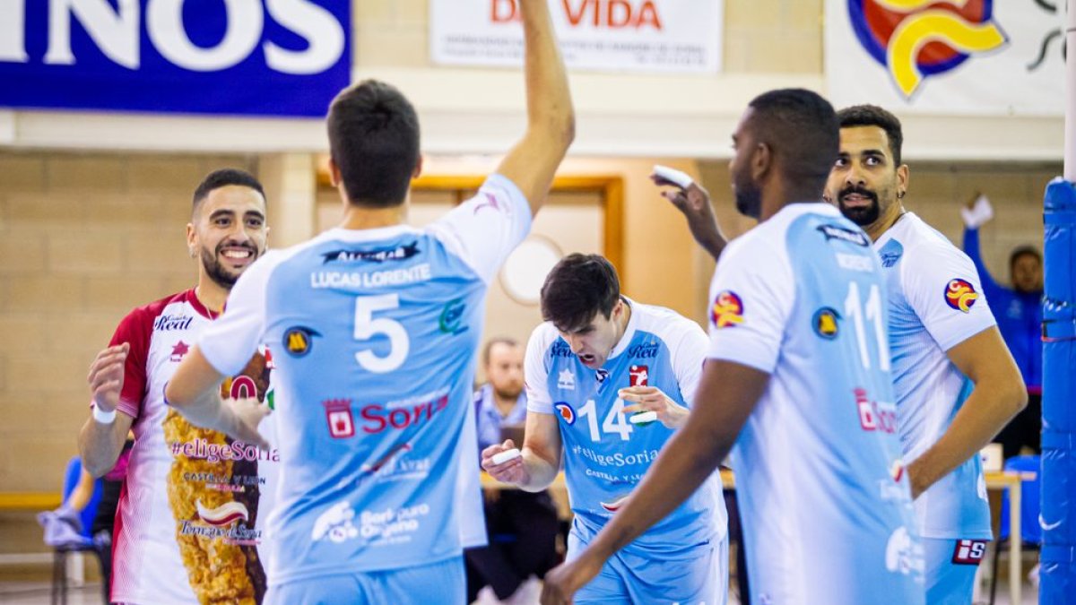 Este Río Duero no debería tener problemas para ganar 0-3 en la cancha de la Textil santanderina. MARIO TEJEDOR