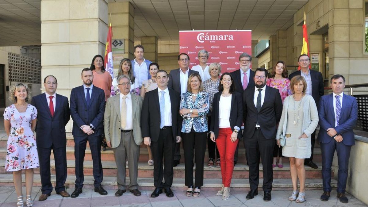Los plenarios y personal de la Cámara de Comercio, con la consejera de Economía y Hacienda, Pilar del Olmo-Valentín Guisande