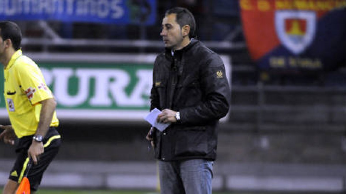 El técnico del Numancia, Pablo Machín. / ÁLVARO MARTÍNEZ-