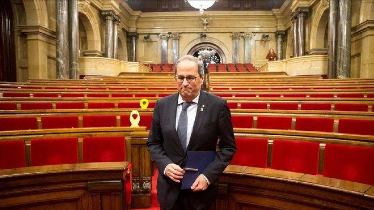 Torra abandona el Parlament el pasado día 4, tras la celebración de un pleno extraordinario.-EFE / QUIQUE GARCÍA