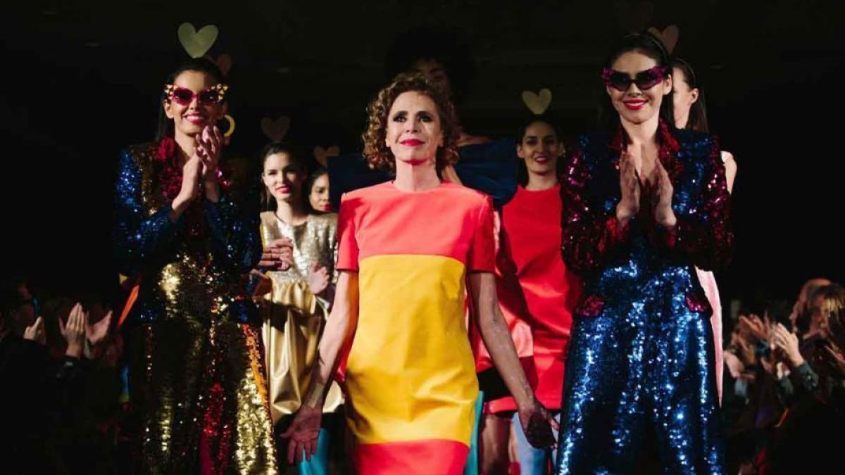 Ágatha Ruiz de la Prada presentó este miércoles en Nueva York su propuesta femenina para la próxima temporada otoño/invierno.-EFE